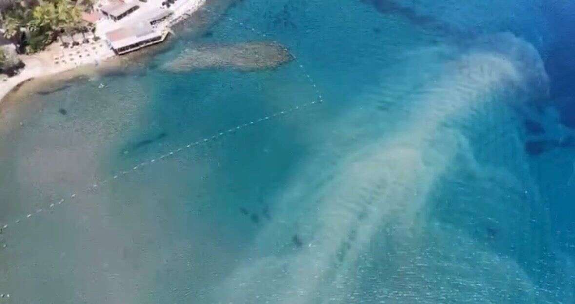 Bodrum Bayrama Susuz Giriyor: Peş Peşe Patlayan Hatlar Denizin Rengini Kahverengiye Çevirdi 4